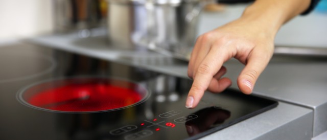 Kinderleicht Energiesparen beim Kochen, © Africa Studio /Fotolia